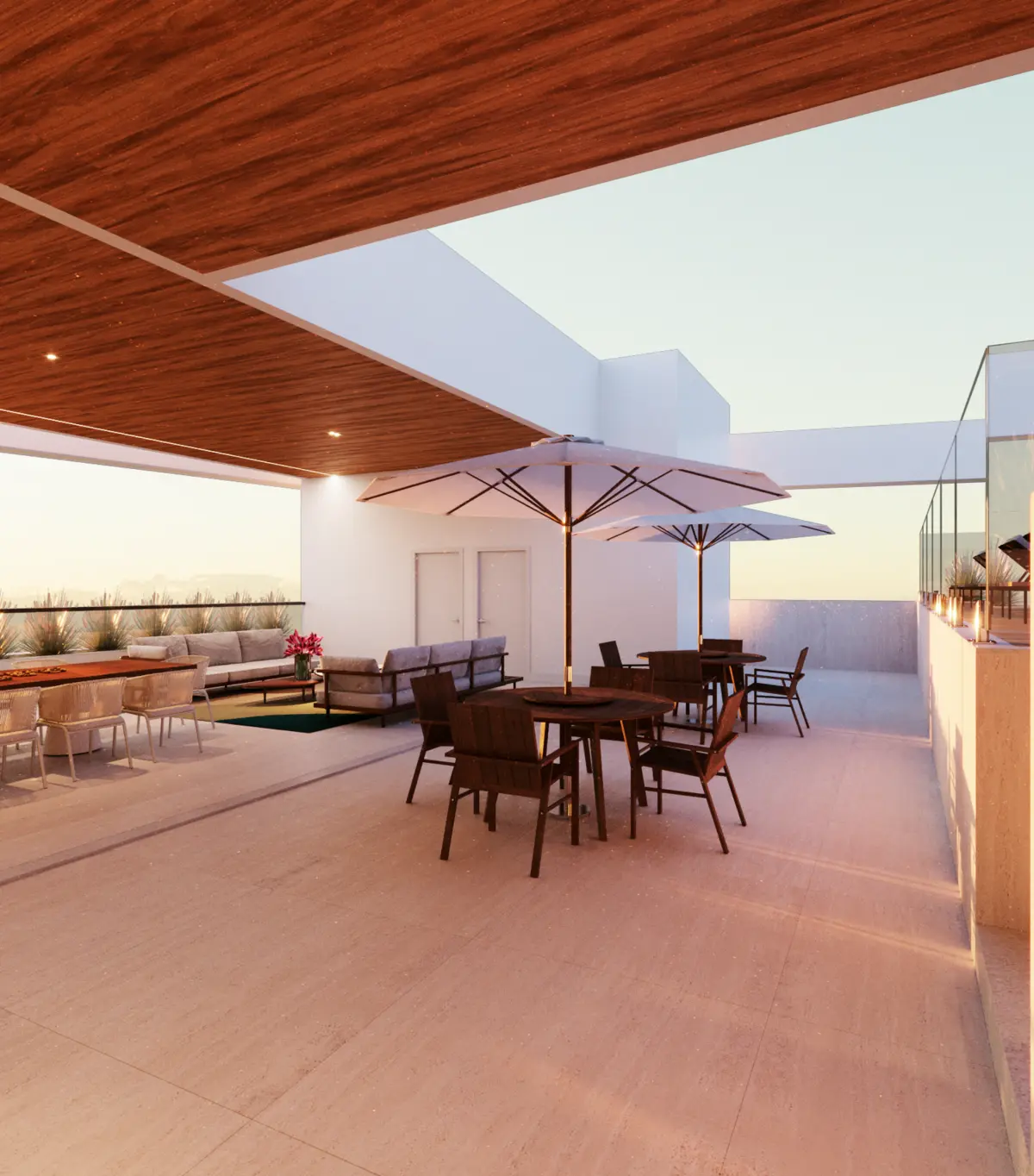 Solário do rooftop com guarda-sóis e mesas